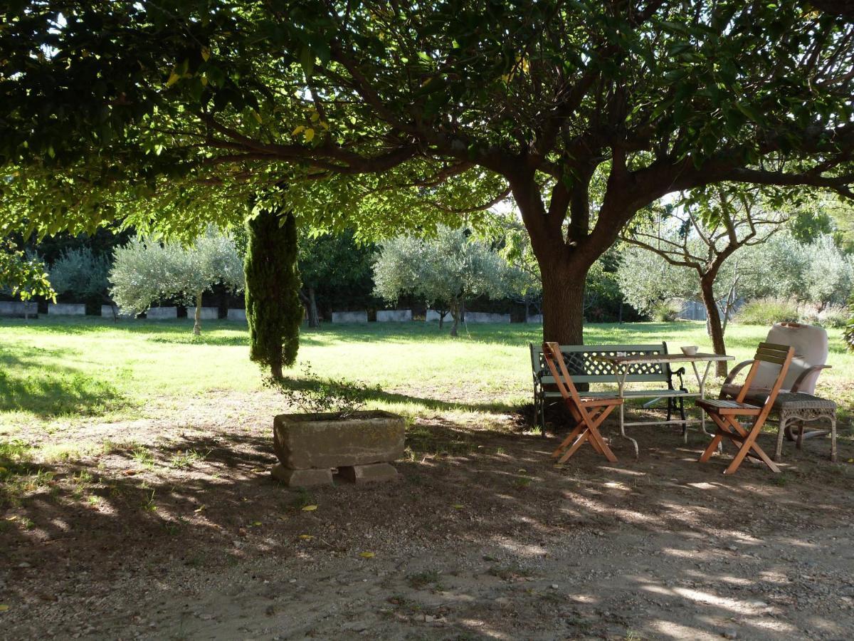 Le Mas Du Lac Saint-Remy-de-Provence Luaran gambar